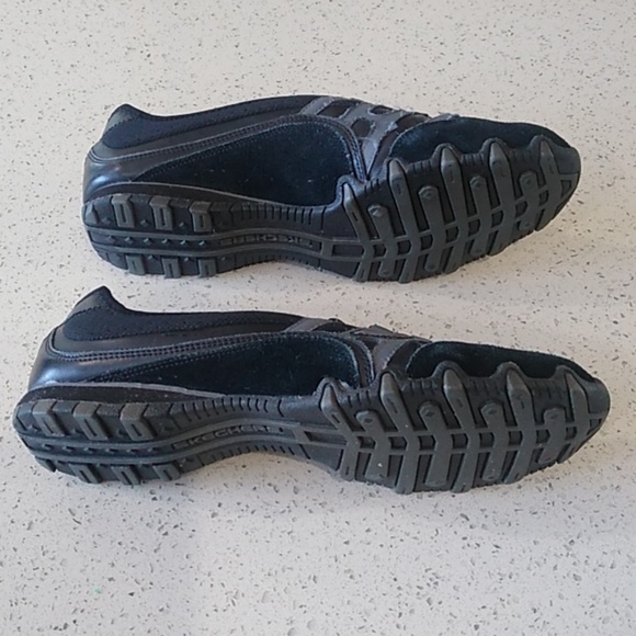 SKECHERS BLACK SUEDE & GREY SLIP-ON LIGHT WEIGHT TENNIS SHOES 9.5 - Picture 2 of 12